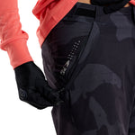 Skyline Short Shell Scrubland Carbon