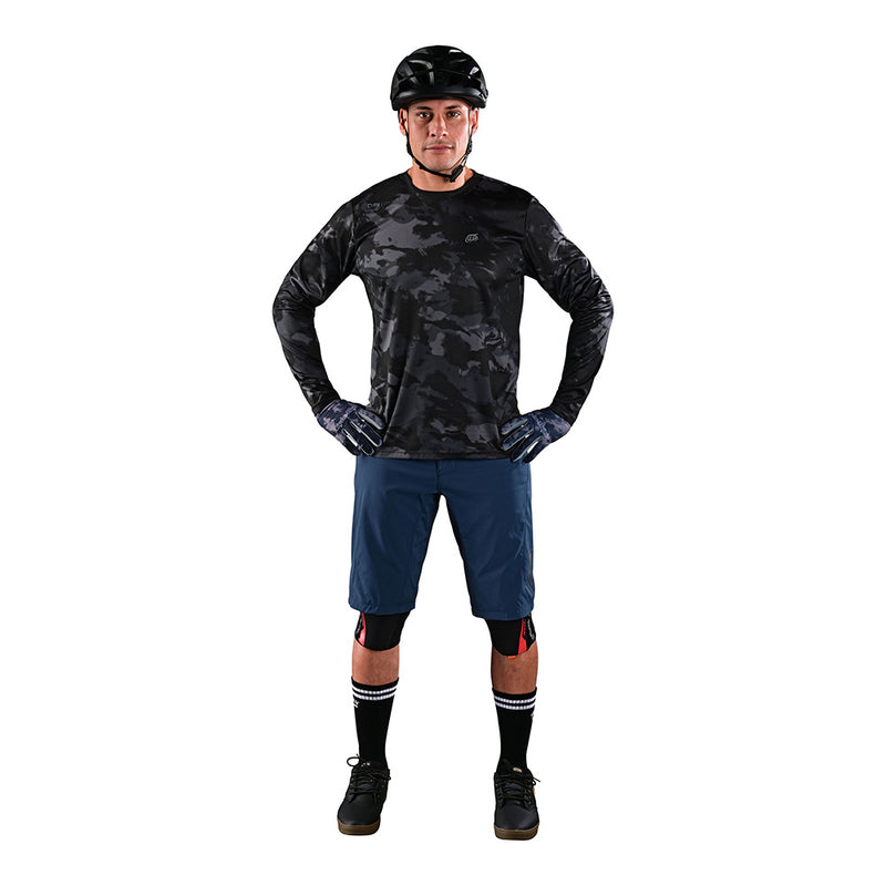 Flowline Short W/Liner Solid Blue
