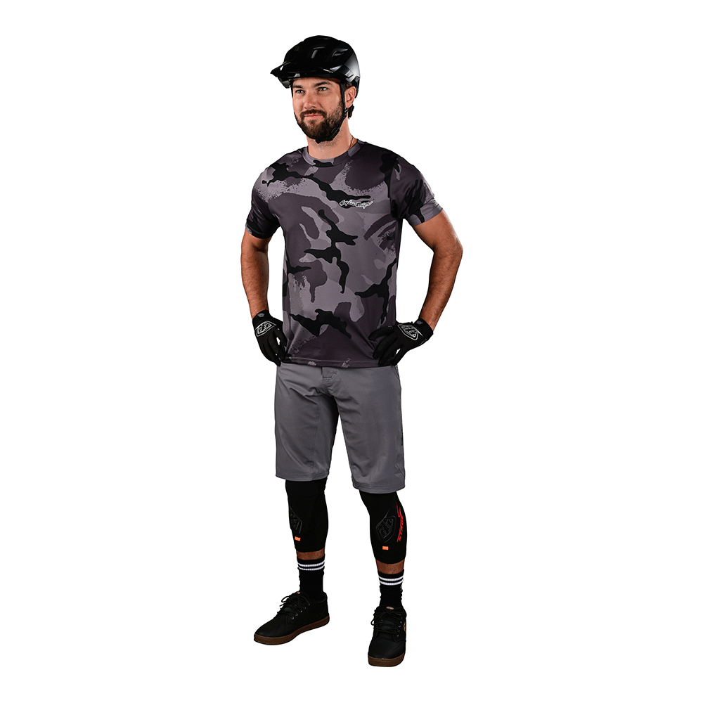 Flowline Short W/Liner Solid Charcoal