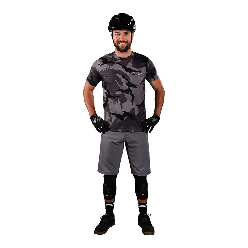 Flowline Short W/Liner Solid Charcoal