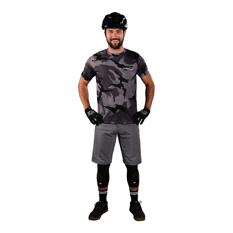 Flowline Short W/Liner Solid Charcoal